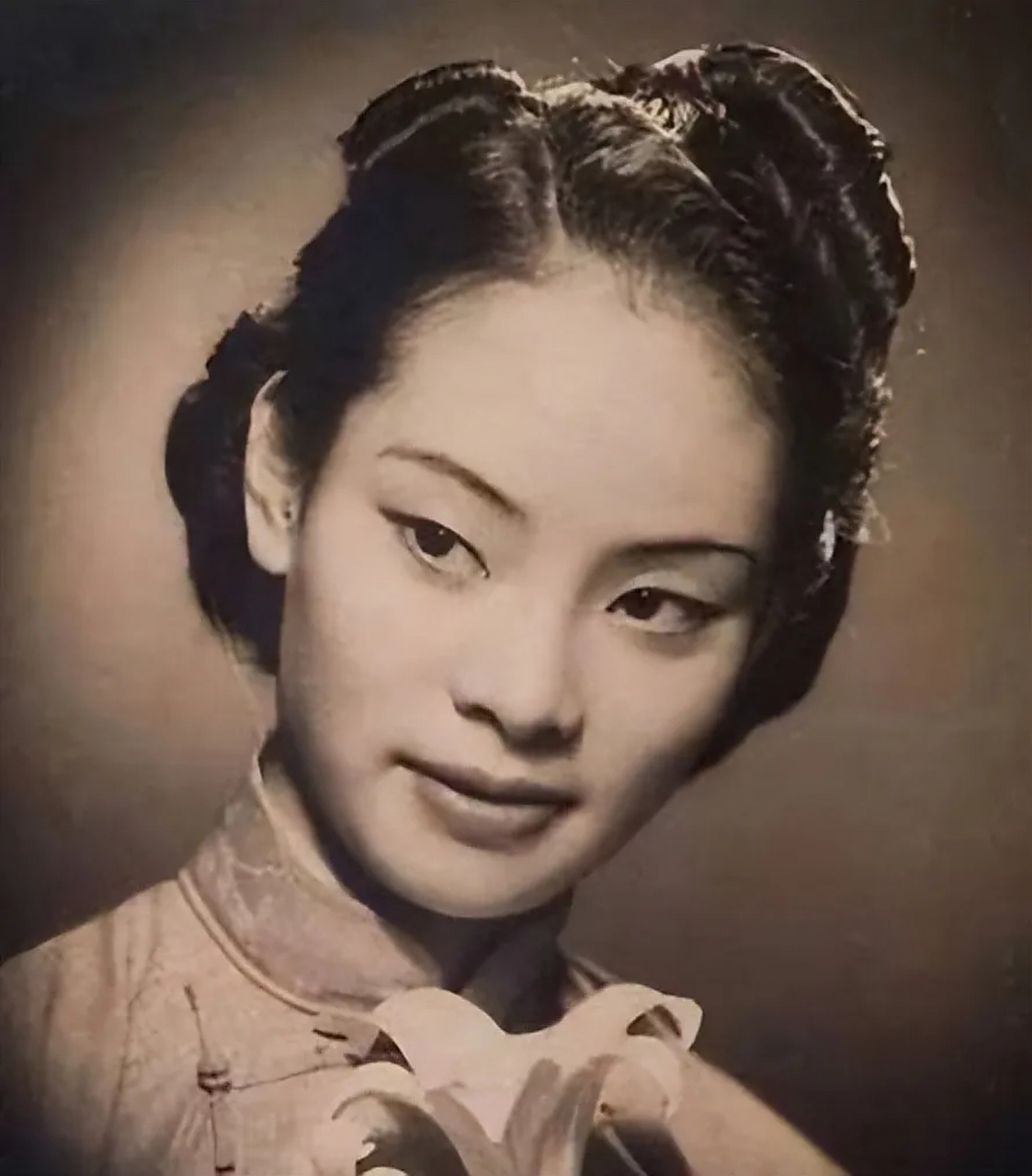 1970年,陈独秀58岁的女儿陈子美偷跑出来,用仅有的138元买通渔民,带着