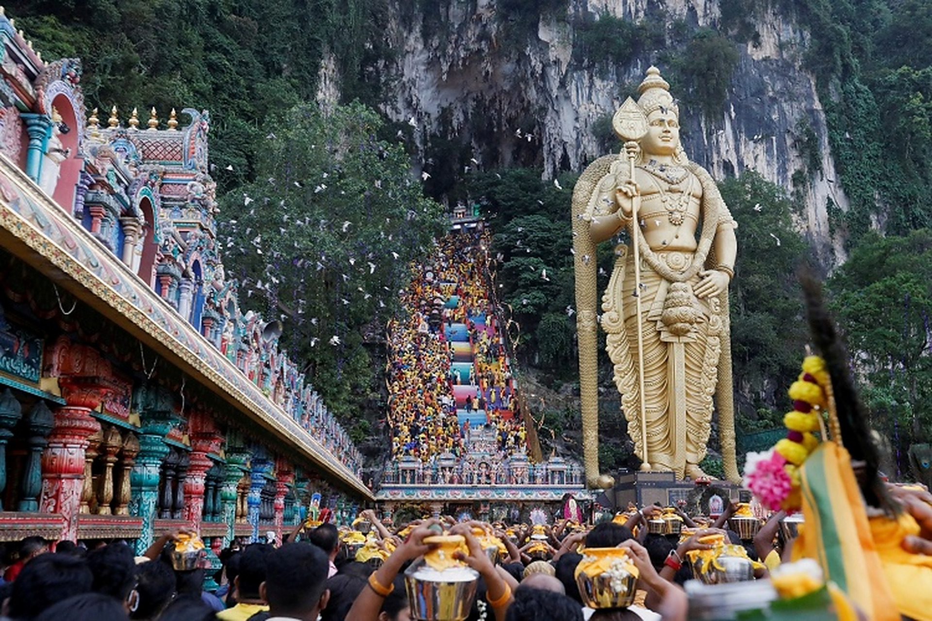 印度教大宝森节 印度教徒们参拜庆祝「大宝森节」