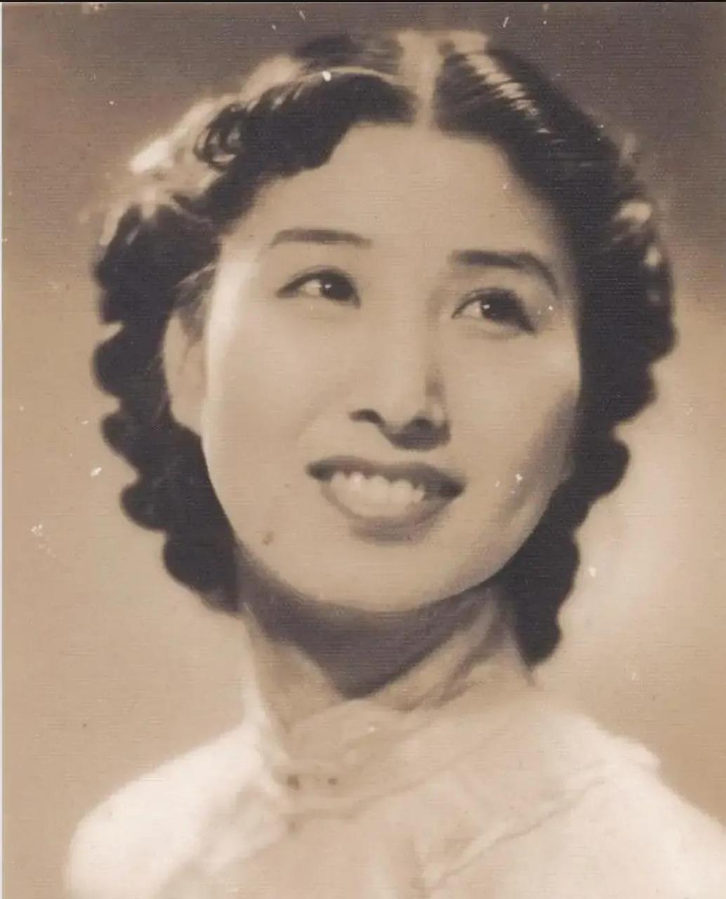 1940年2月的一天,因刺杀汪伪特务头目丁默村失败而被捕的中统女特工