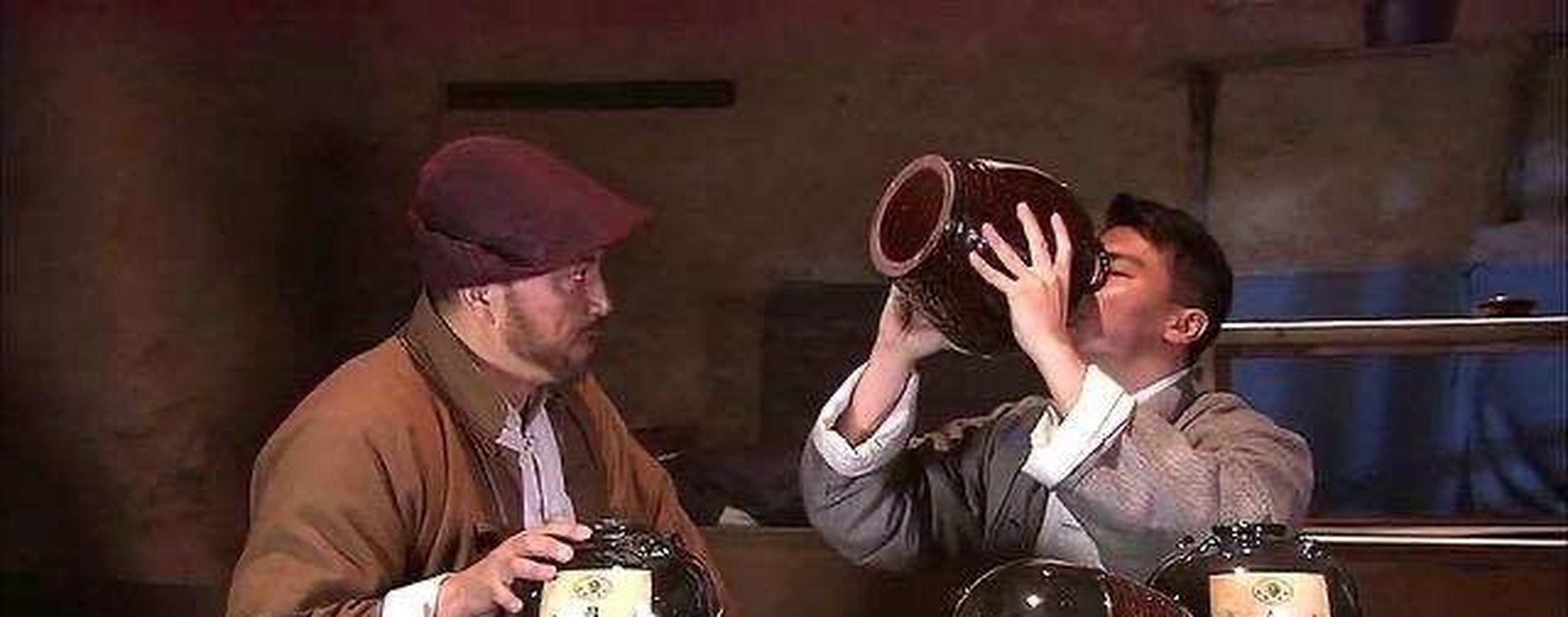 要知道,古人喝酒多数都是用大碗喝,特别是那些豪情仗义的江湖大侠,那