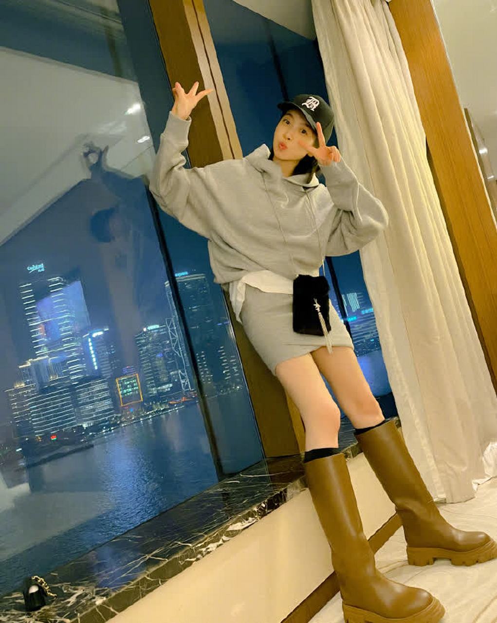 宋茜最近有一组私服,是酷女孩穿搭的模板?