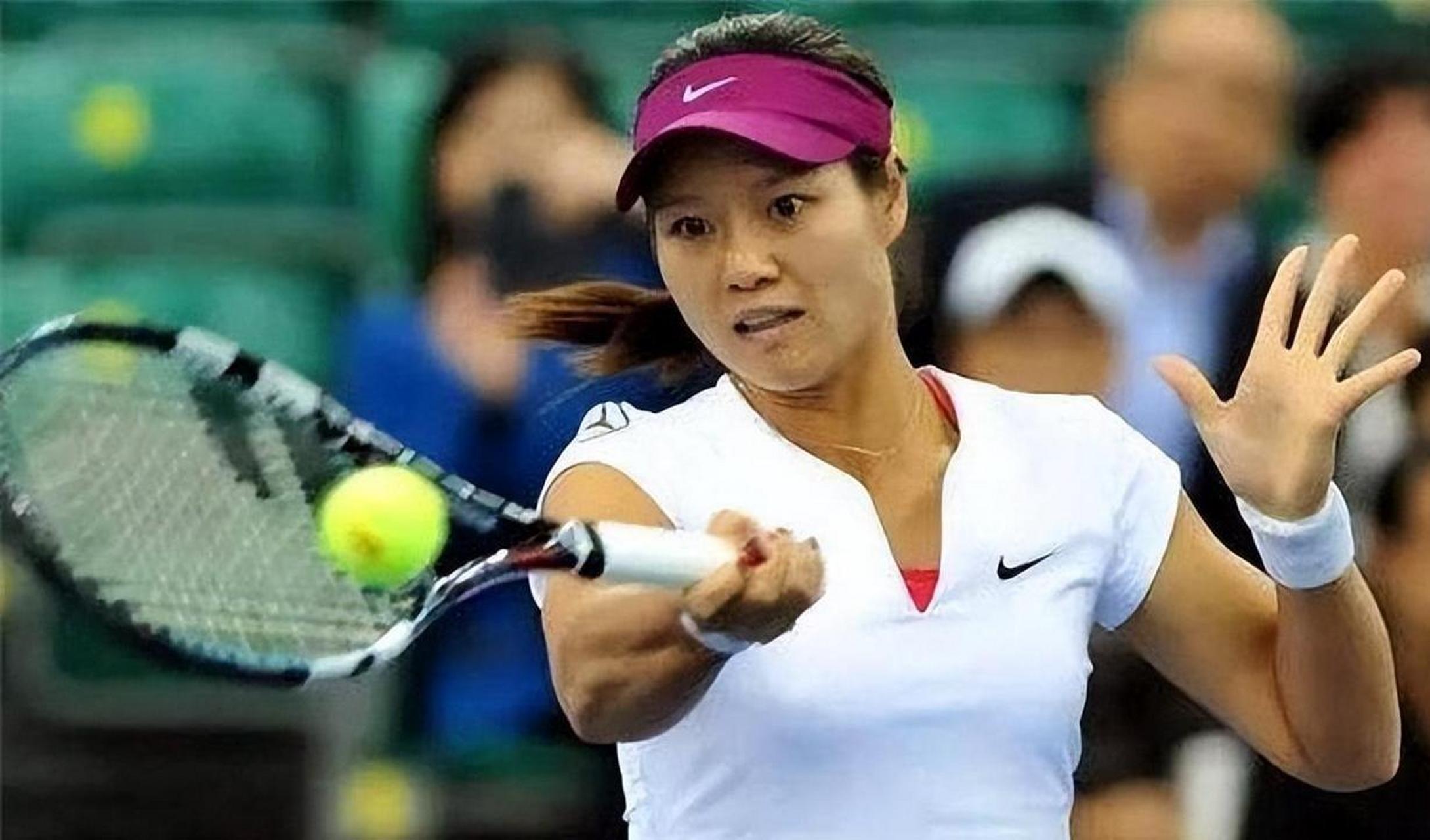 她的丈夫江山在家里打理这些事情.