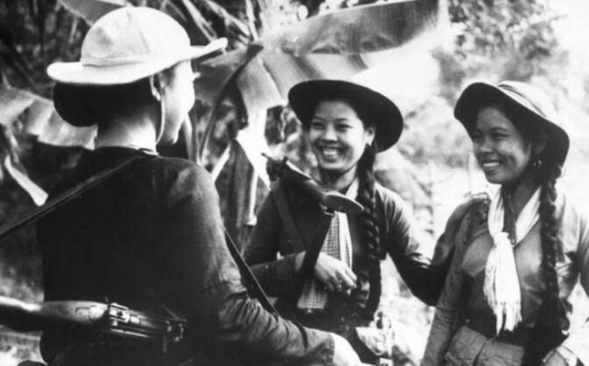 1959年,一越南女兵被美军大兵所抓,美军看她要脸蛋有脸蛋,要身材有