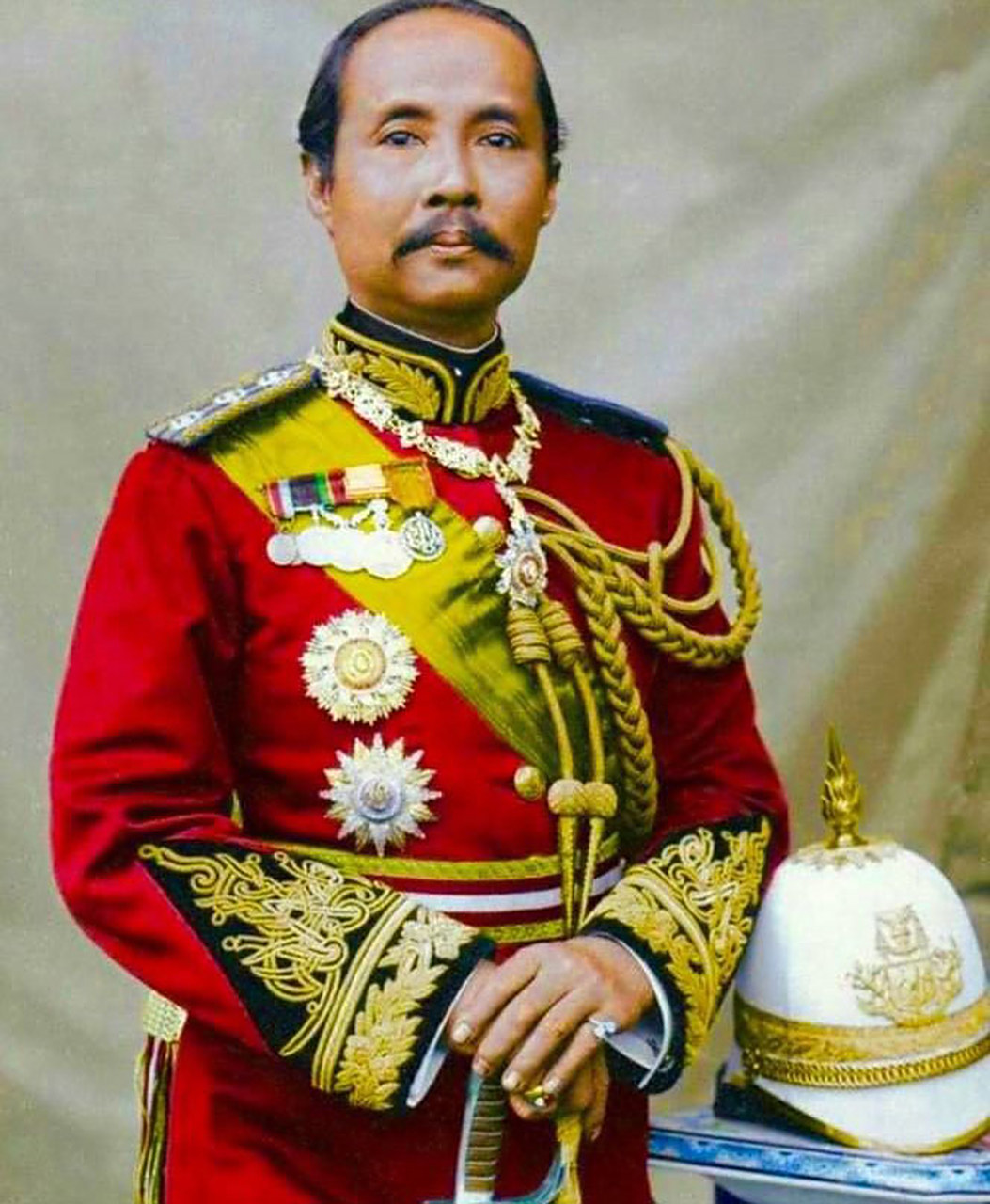 泰国国王拉玛五世名叫朱拉隆功,中文名为郑隆,为泰国(原称暹罗)却克里