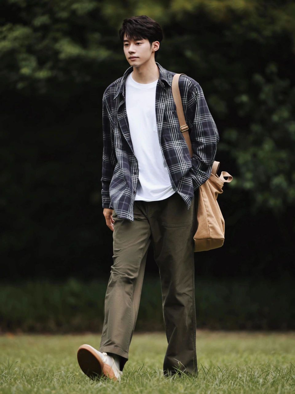 日系男友衬衫穿搭  在炎热的夏日,来一点少年感给眼睛降降温.