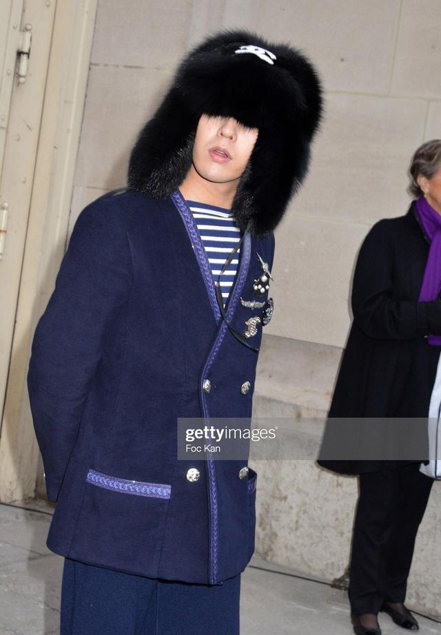 被誉为"潮流教父"的权志龙在外国媒体的高清镜头下,真实状态一目