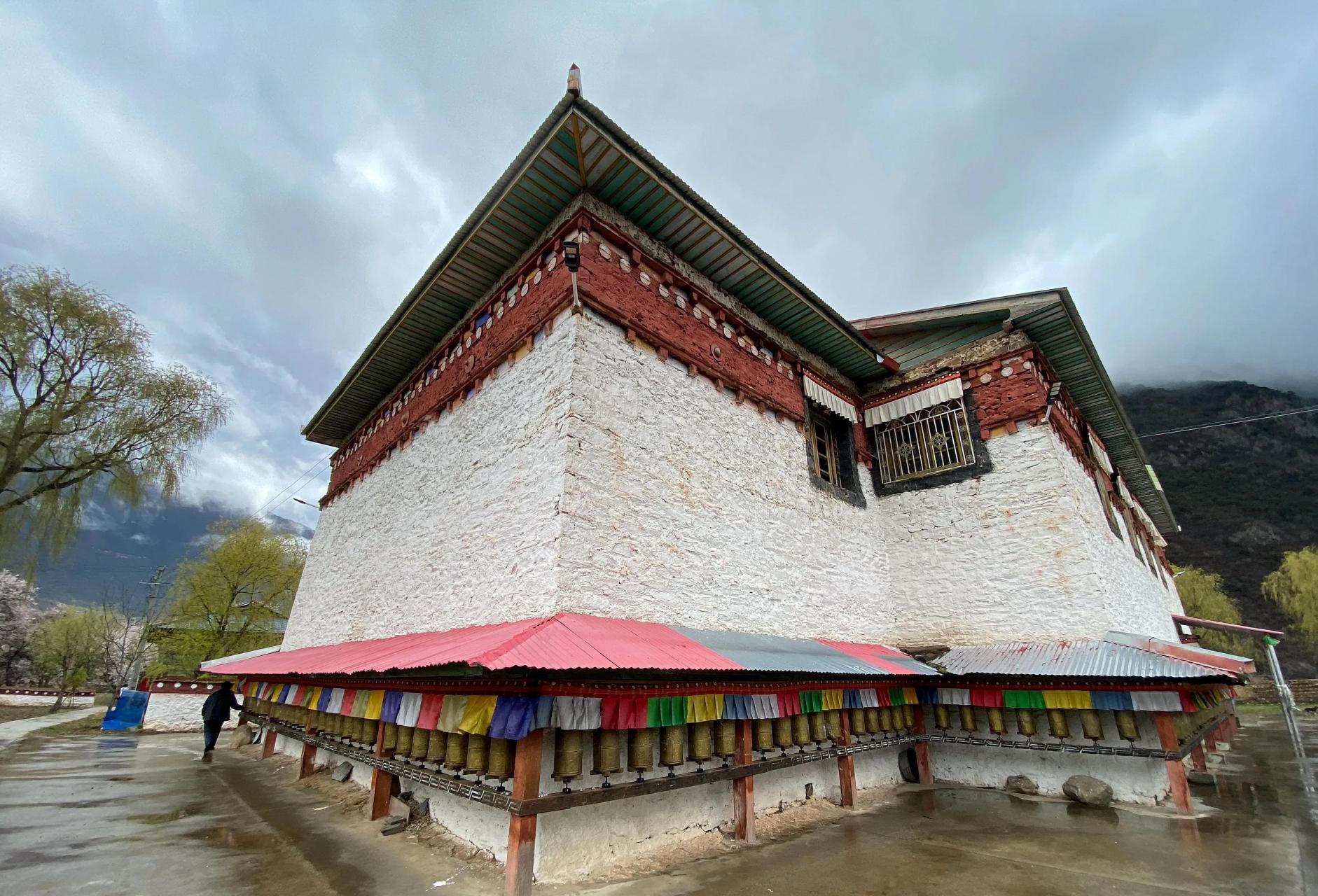 西藏# #林芝# #波密县# 倾多寺—倾多强巴林寺:距波密县城40公里的倾