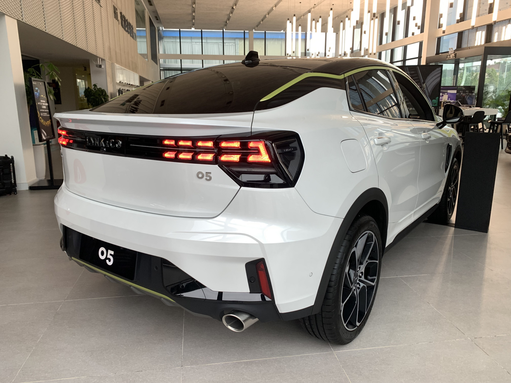 领克05,定位紧凑型suv,掀背车尾设计非常运动,厂商指导价:17.58-26.