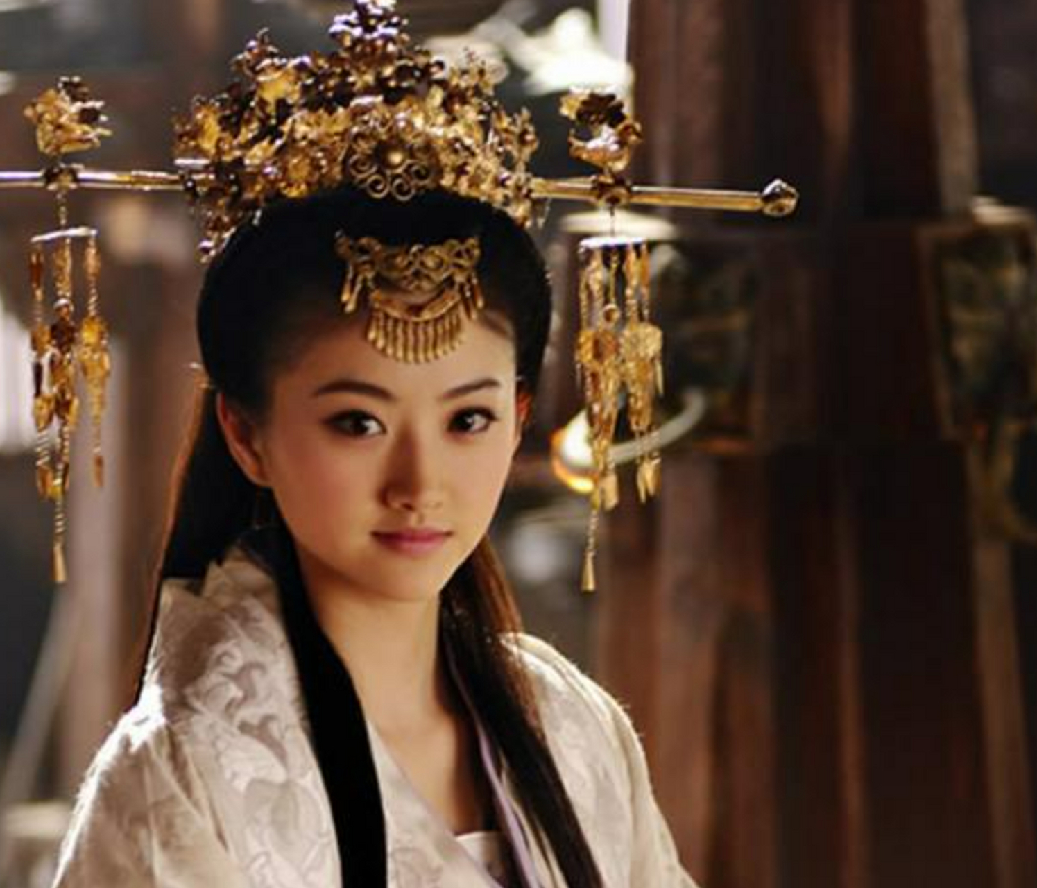 1398年朱元璋驾崩前夕,黄子澄找到朱元璋的妃子姚千惠,并给了她一瓶