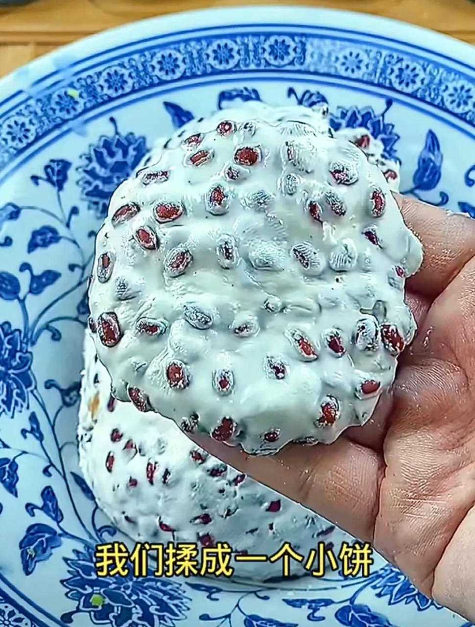 今天我们做个红豆糯米年糕,做法简单,香甜软糯,喜欢的我们一起做起来