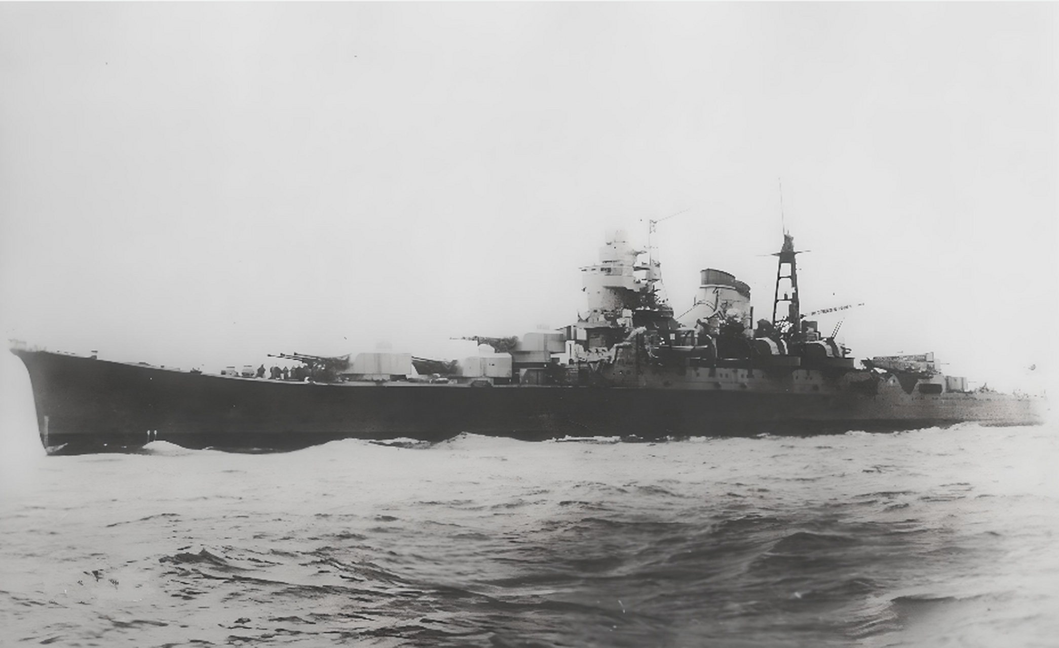 1937年11月10号,刚刚完工入役不久的日本海军熊野号轻巡洋舰