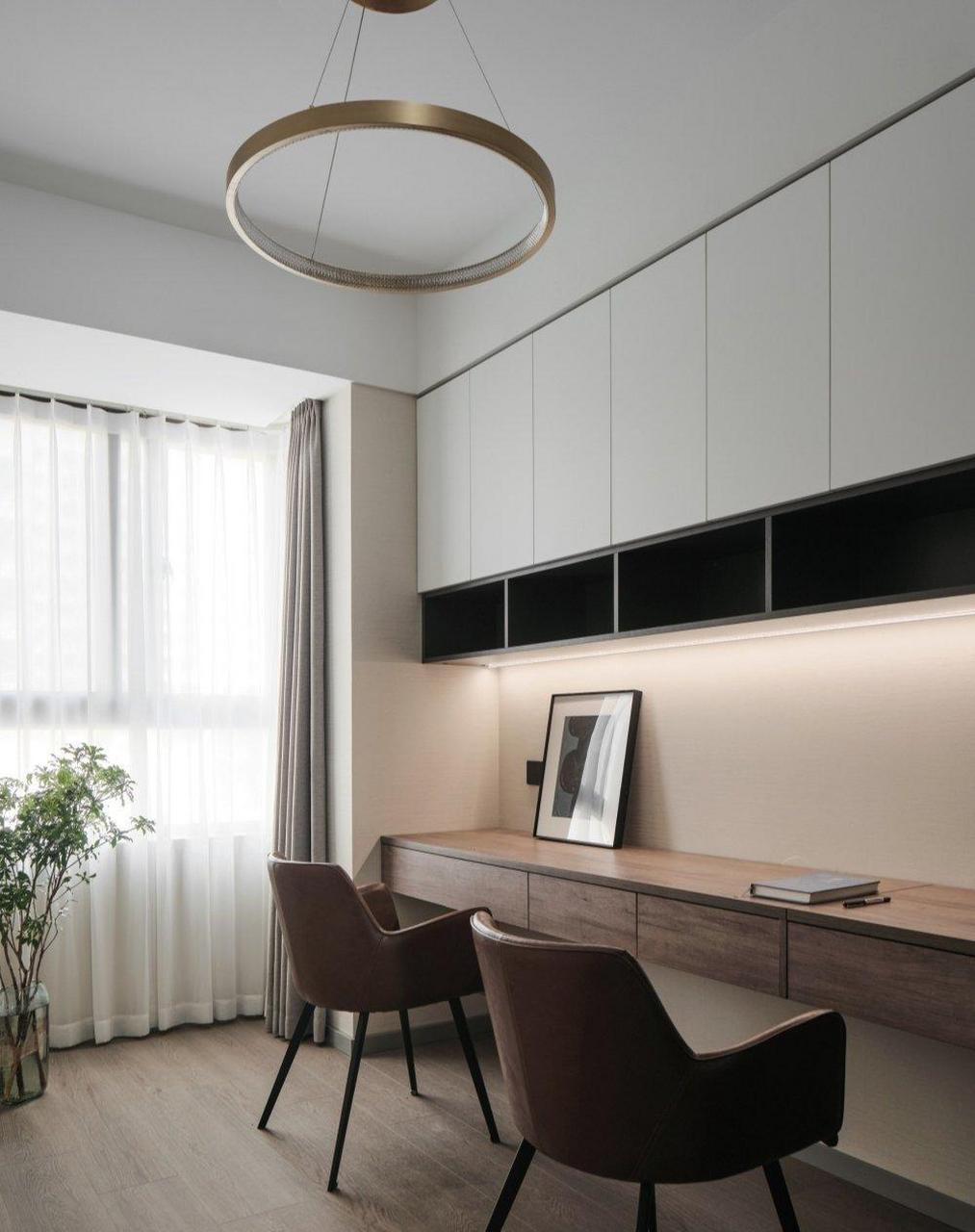 全屋定制|书房空间两面墙定做书桌及书柜,将储物量扩大到最大.