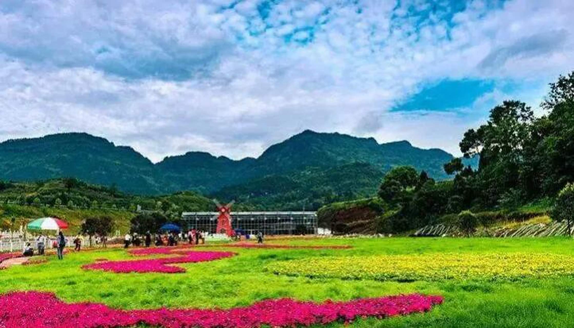 磐石月湖旅游区位于四川省达州市通川区磐石镇.景区规划面积约9.