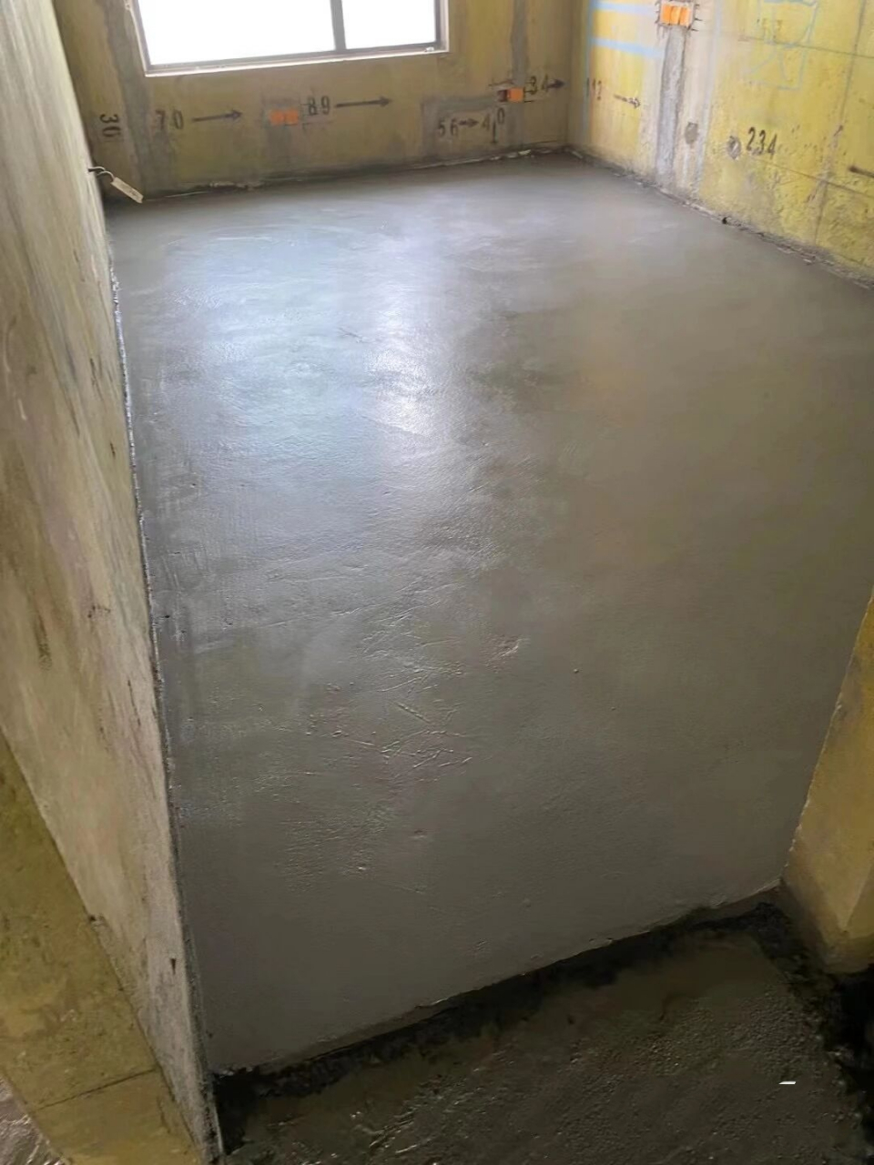 地面找平分为:水泥砂浆与自流平地面找平	"水泥砂浆地面找平: 优点