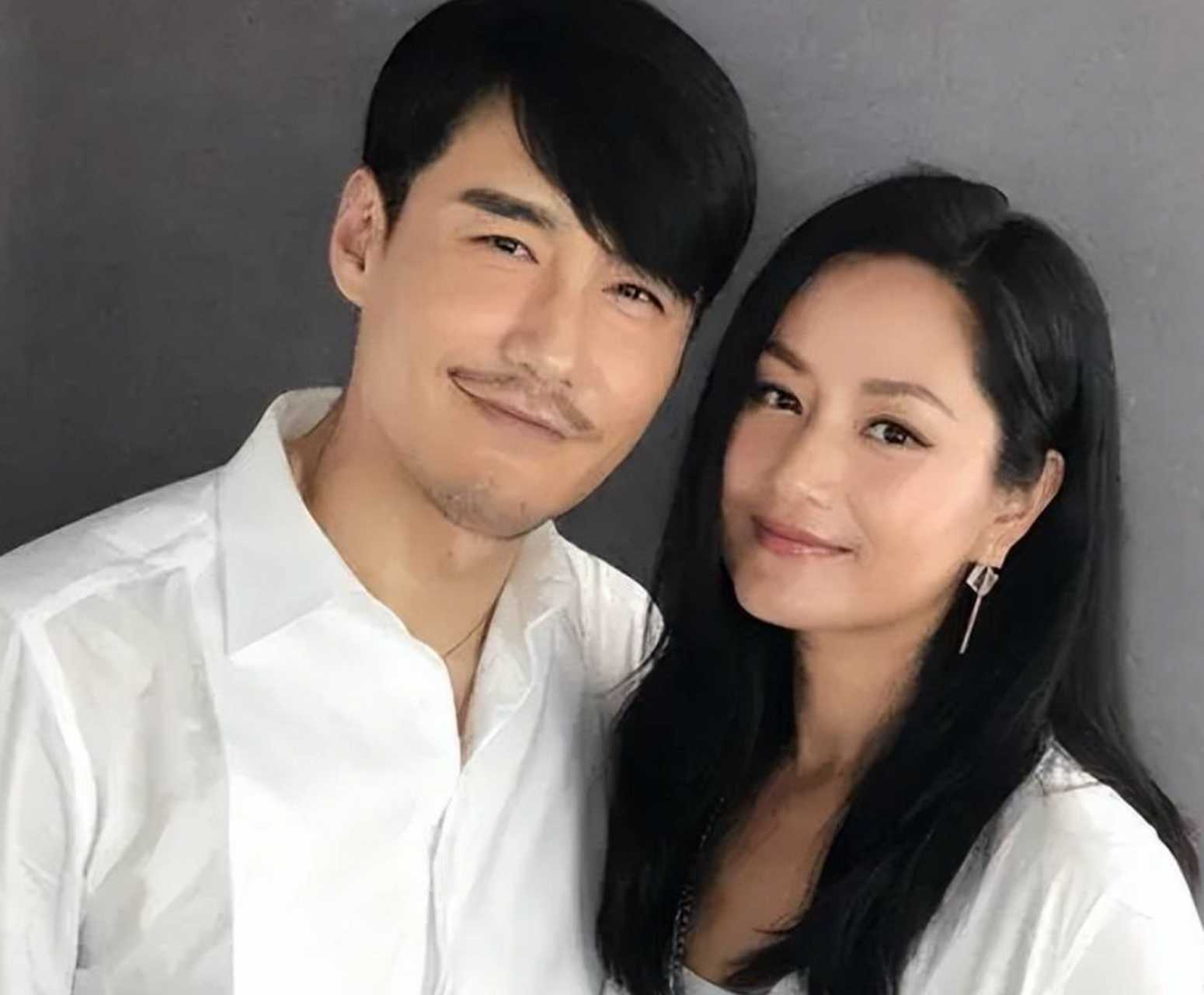 胡兵官宣结婚,网友追问是瞿颖吗  5月17日,胡兵通过社交平台发布一则