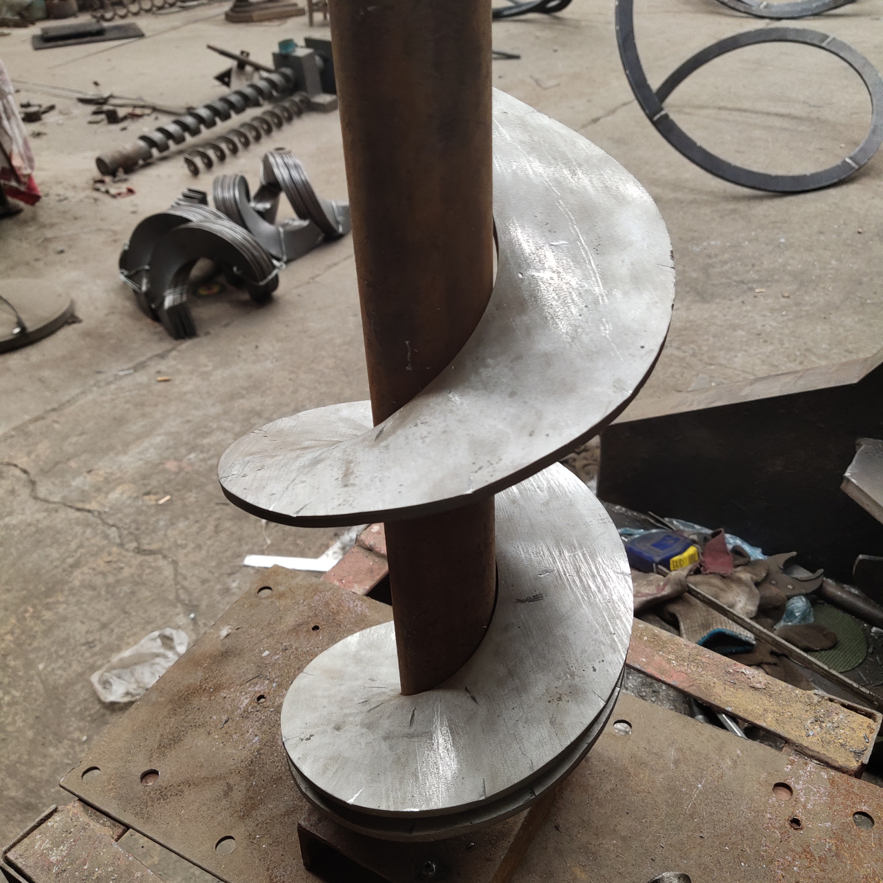 绞龙不锈钢螺旋叶片定制?荥阳豫新建筑机械厂您的螺旋叶片专家!