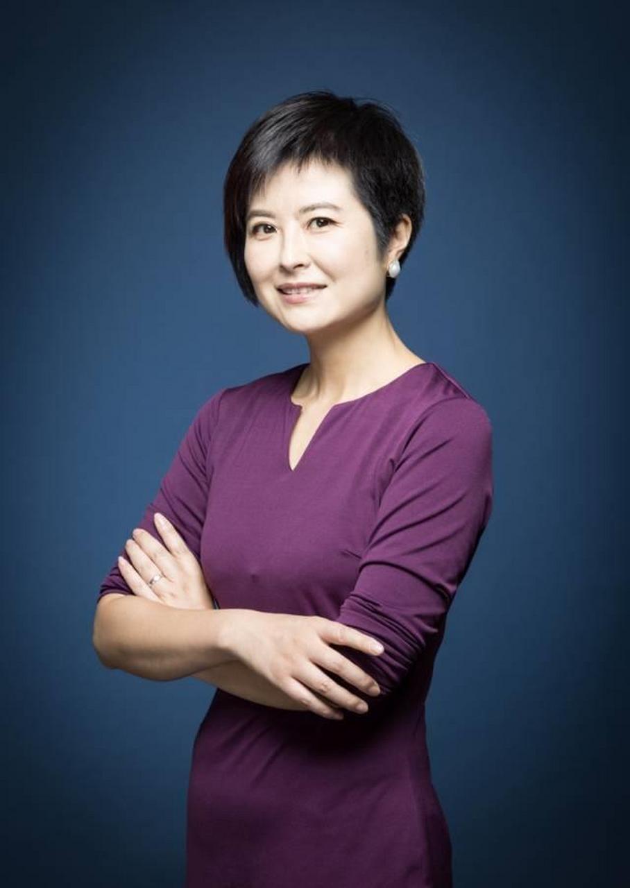 2002年,张泉灵来到了战火纷飞的阿富汗.