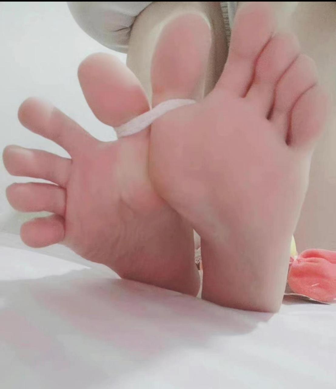啊～小脚丫被绑架啦～ #娱乐最前沿