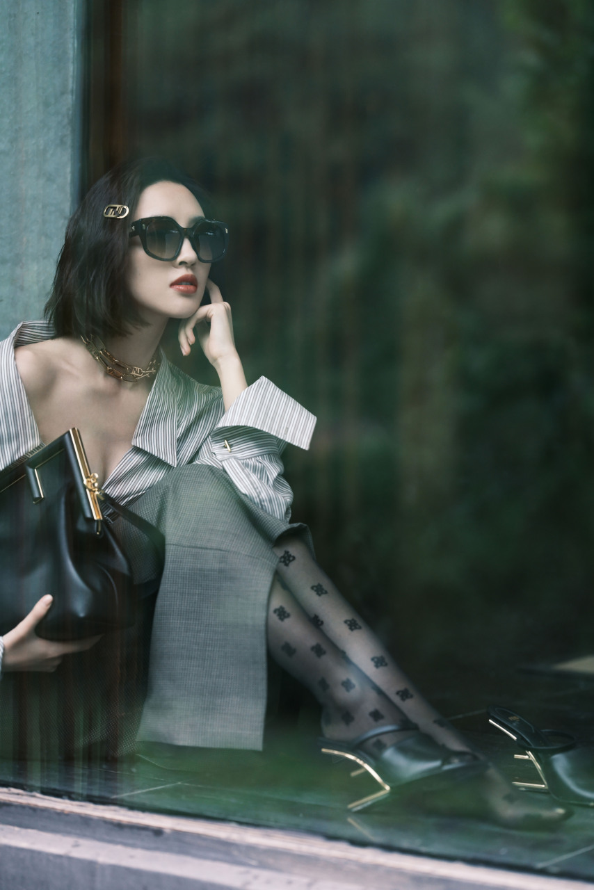 唐艺昕  丝袜美腿合集[坏笑]