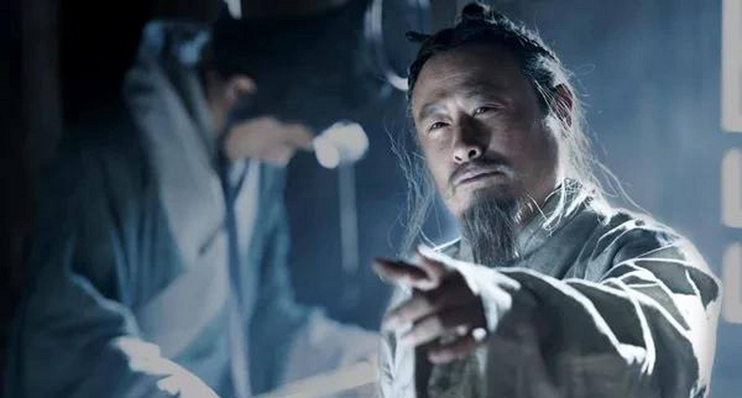 申屠嘉是西汉高祖刘邦麾下的重臣,曾跟随刘邦南征北战,灭项羽,打黥布