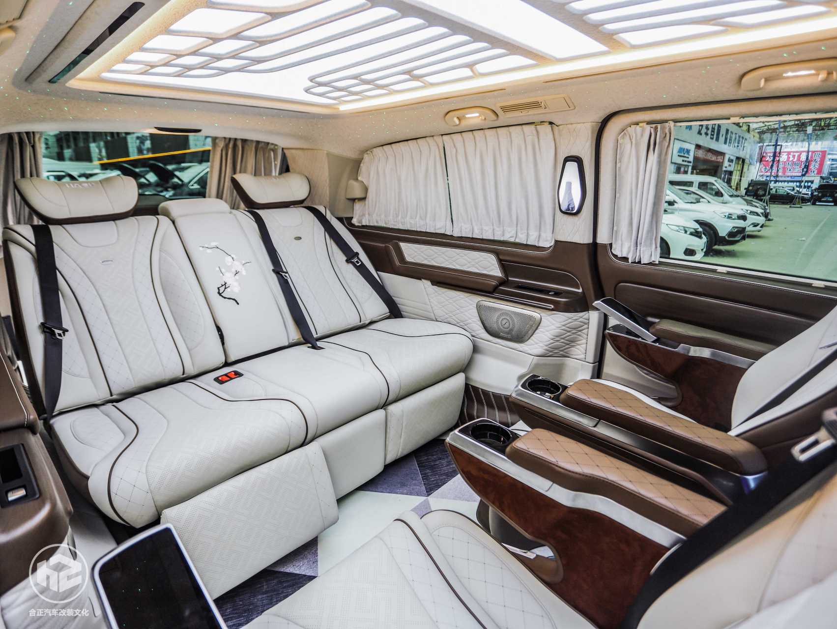 西安合正:v260第二排座椅,10万改装威霆迈巴赫版商务车,带你一揽奢华