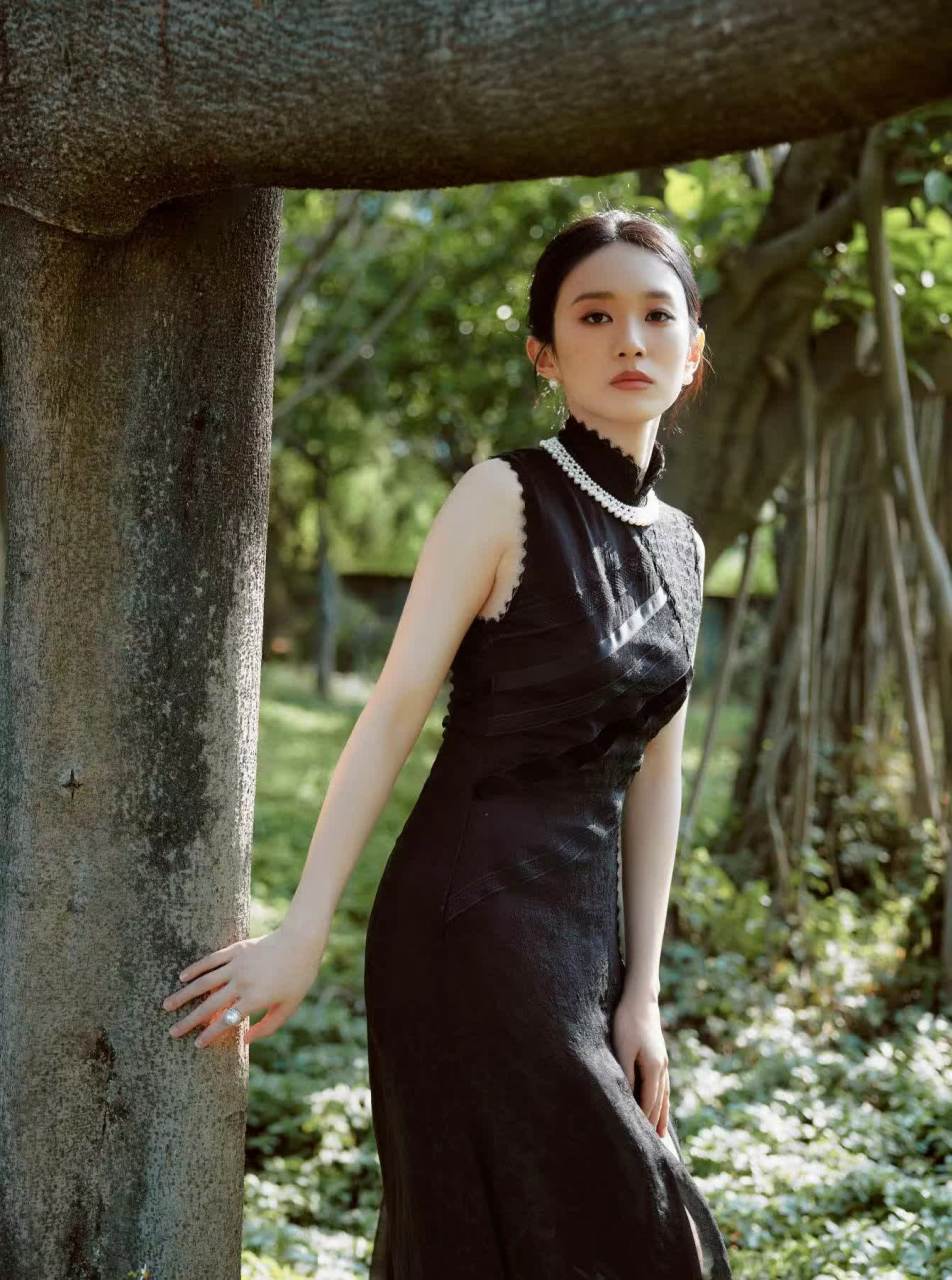 演员黄尧出席#金鸡奖提名颁奖典礼#.