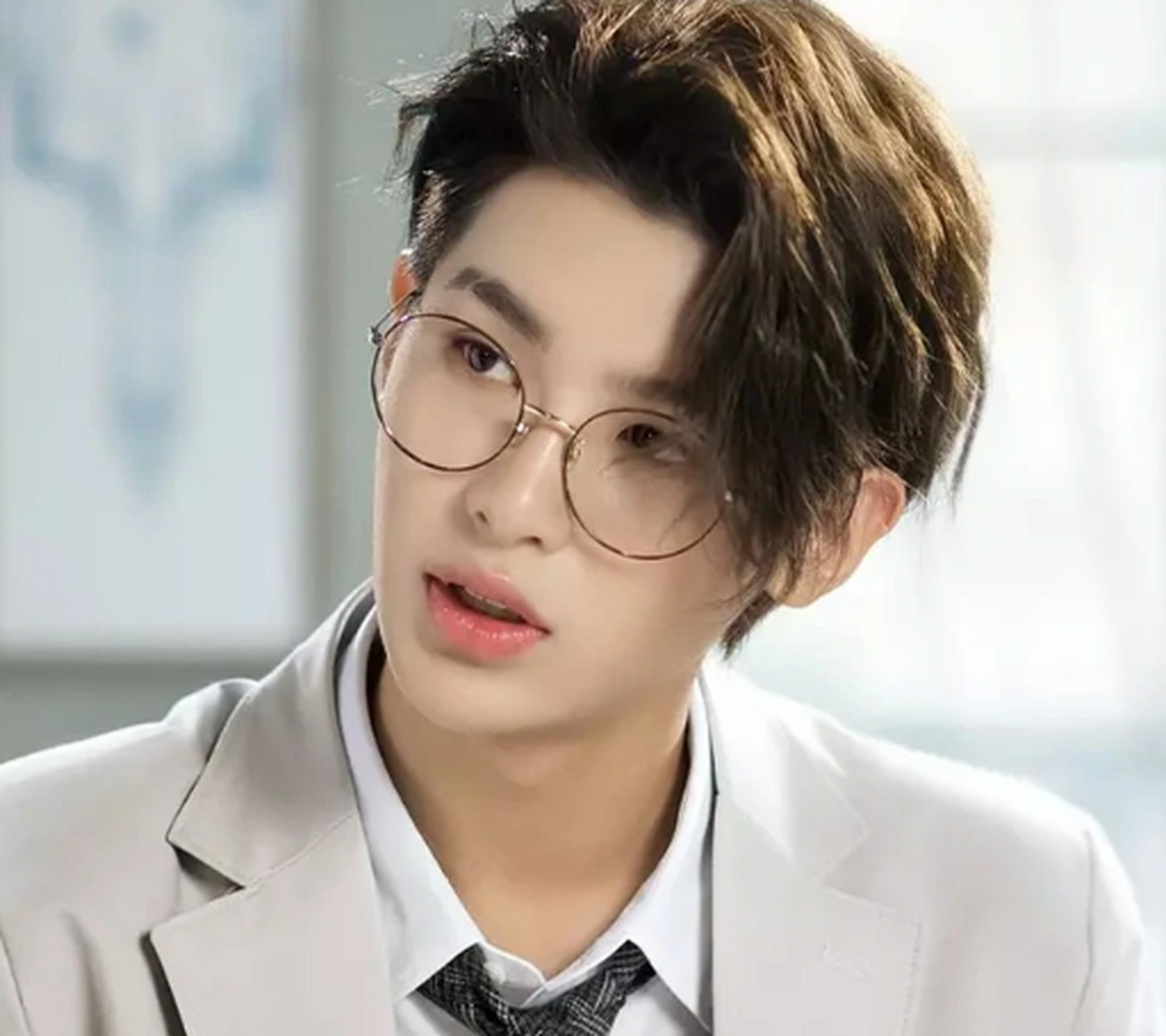 黄明昊的应援色是什么色?