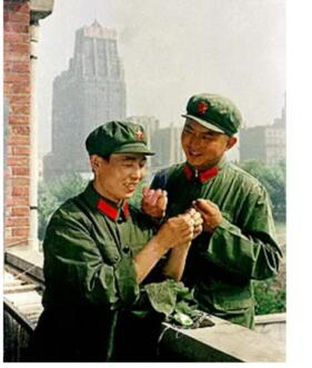 老照片:六七十年代的红卫兵,长得很帅#老照片