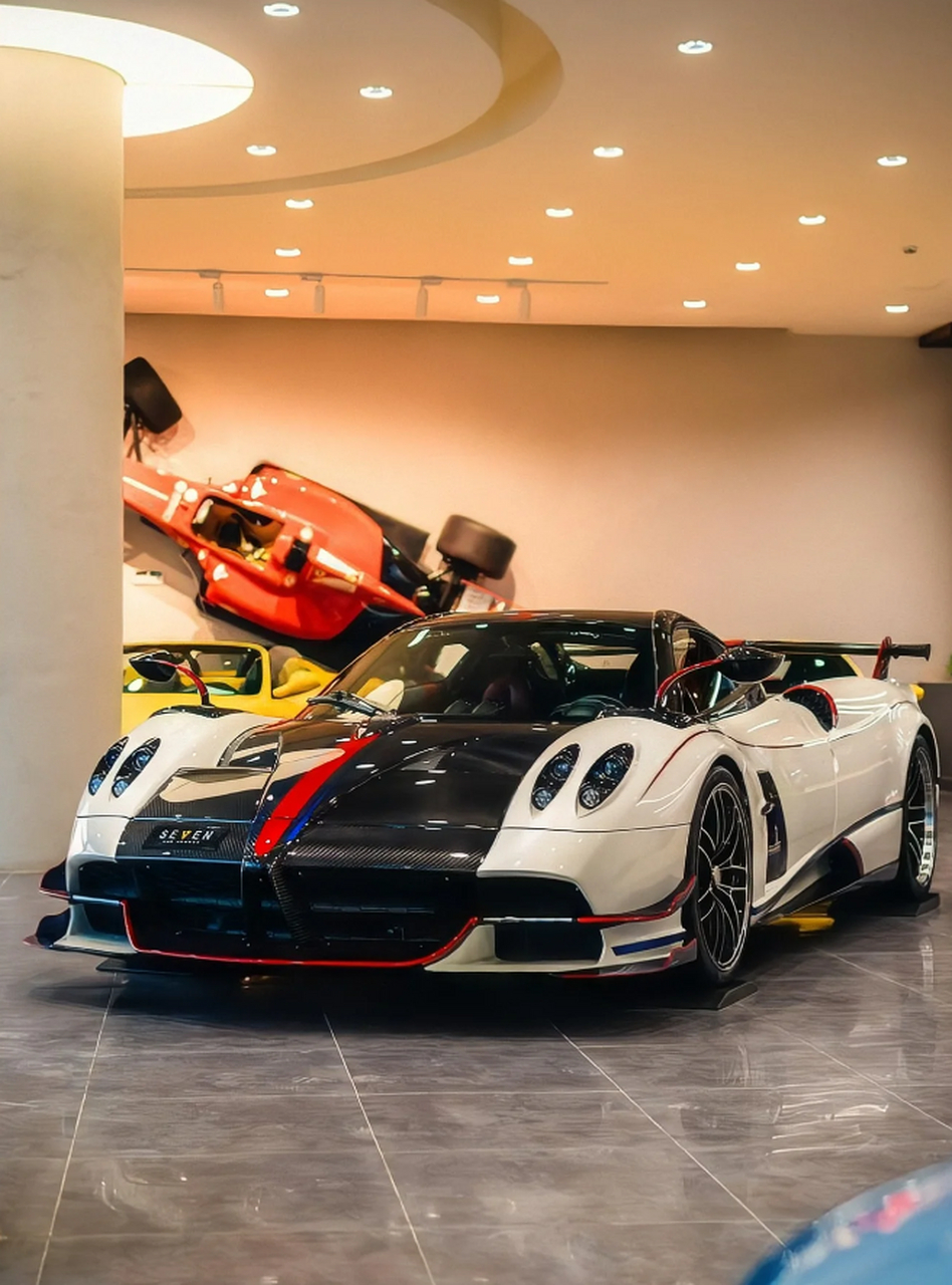 帕加尼huayra  roadster  bc:2000多万的梦中情车,惊艳全球限量40台!