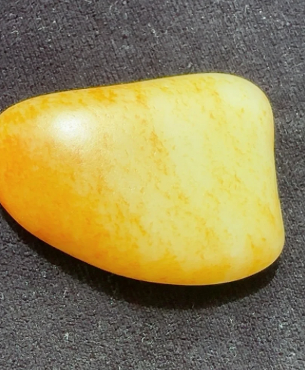 点击头像看直播##和田玉#天然牌子型 吊坠籽黄白种 洒金皮 老熟 驼