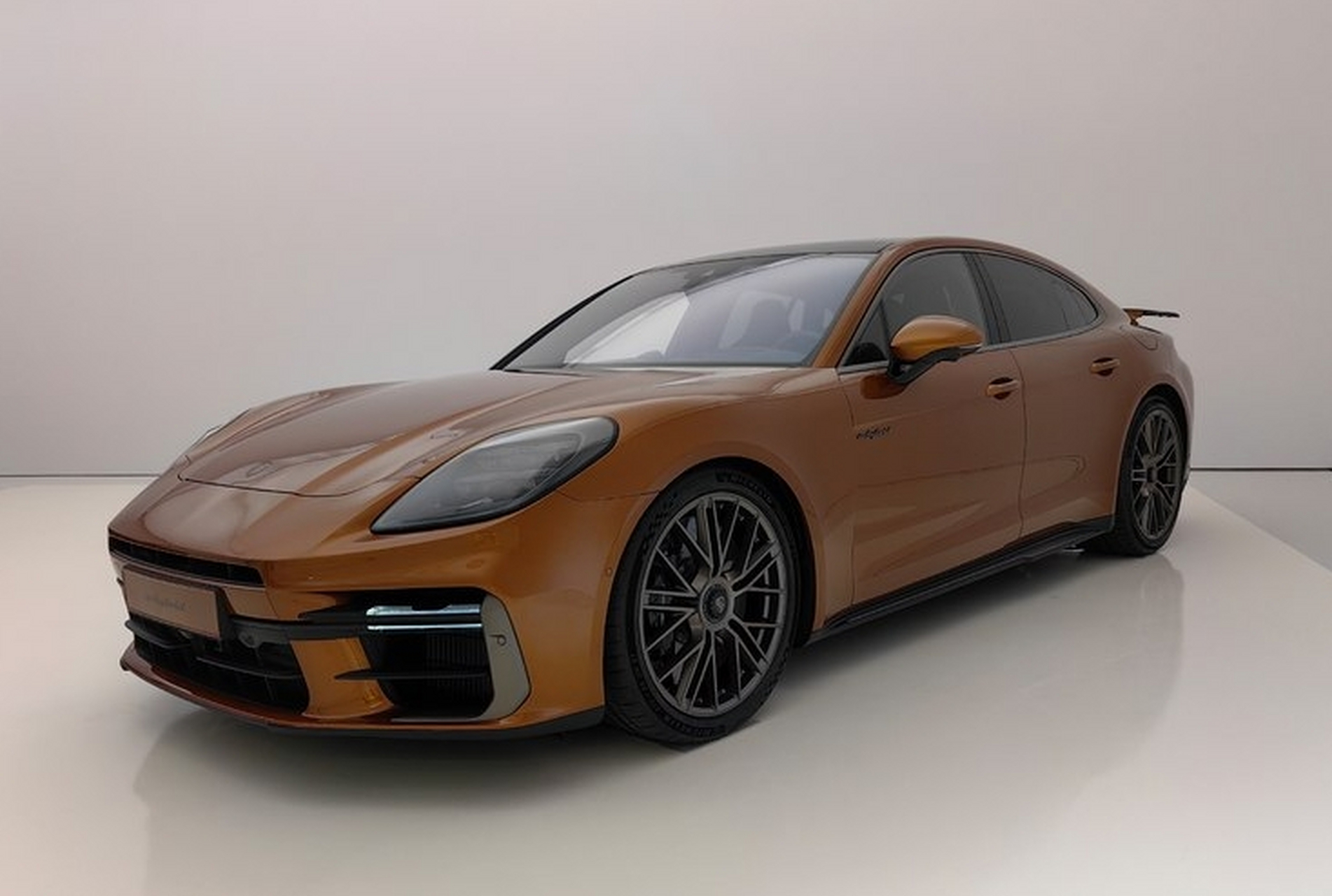 保时捷panamera turbo e-hybrid车型即将在2024年北京车展上亮相,成为