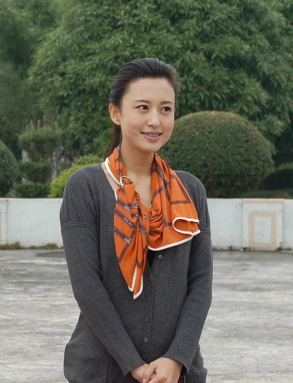 看了一下张蕾的出生年龄,她是1979年出生的,现年已经45岁了.