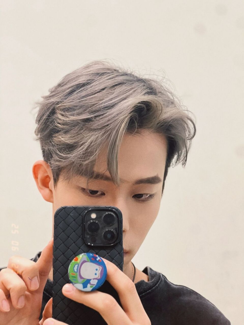 夏天必备的王嘉尔jackson同款发色 男生发型打理起来并没有想象中的