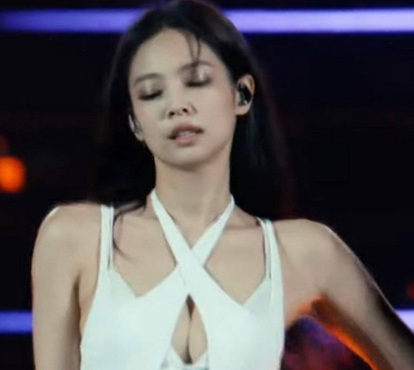 jennie科切拉造型火辣 湿发秀蛮腰酥胸太性感 金珍妮,出生于韩国首尔