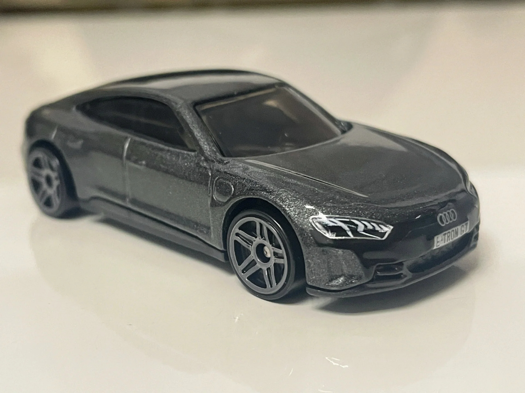 风火轮奥迪e-tron gt  一直对奥迪车没有太多的爱,但线下溜达第一眼