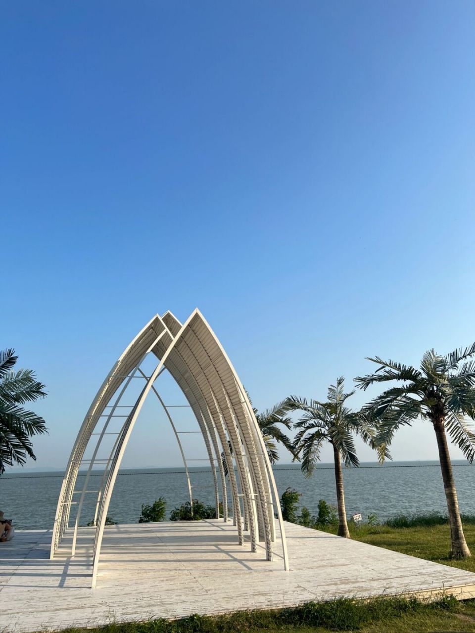 周末邀请好友一同前往云水湾公园放松心情,路程约1小时,让海风轻拂