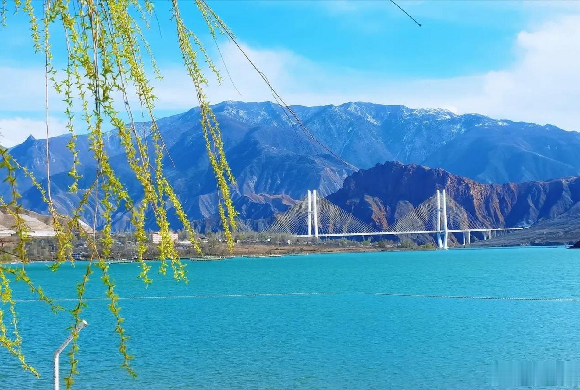 这就是青海的小三亚,位于青海境内黄南藏族自治州尖扎县德吉村.