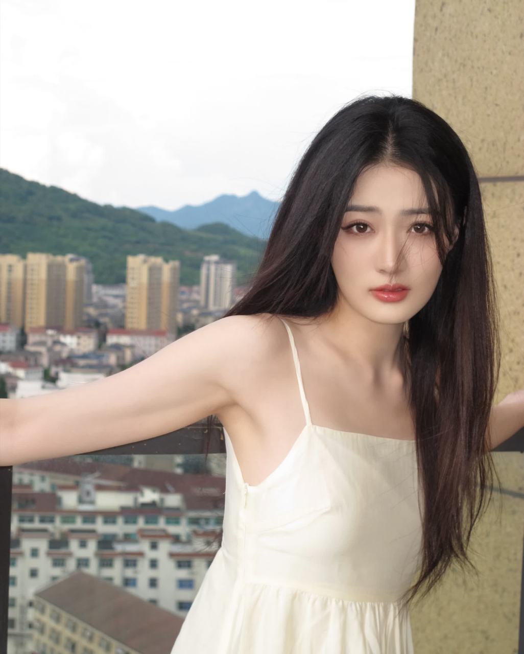 徐璐的这组照片真像青春痛苦文学的女主角啊!