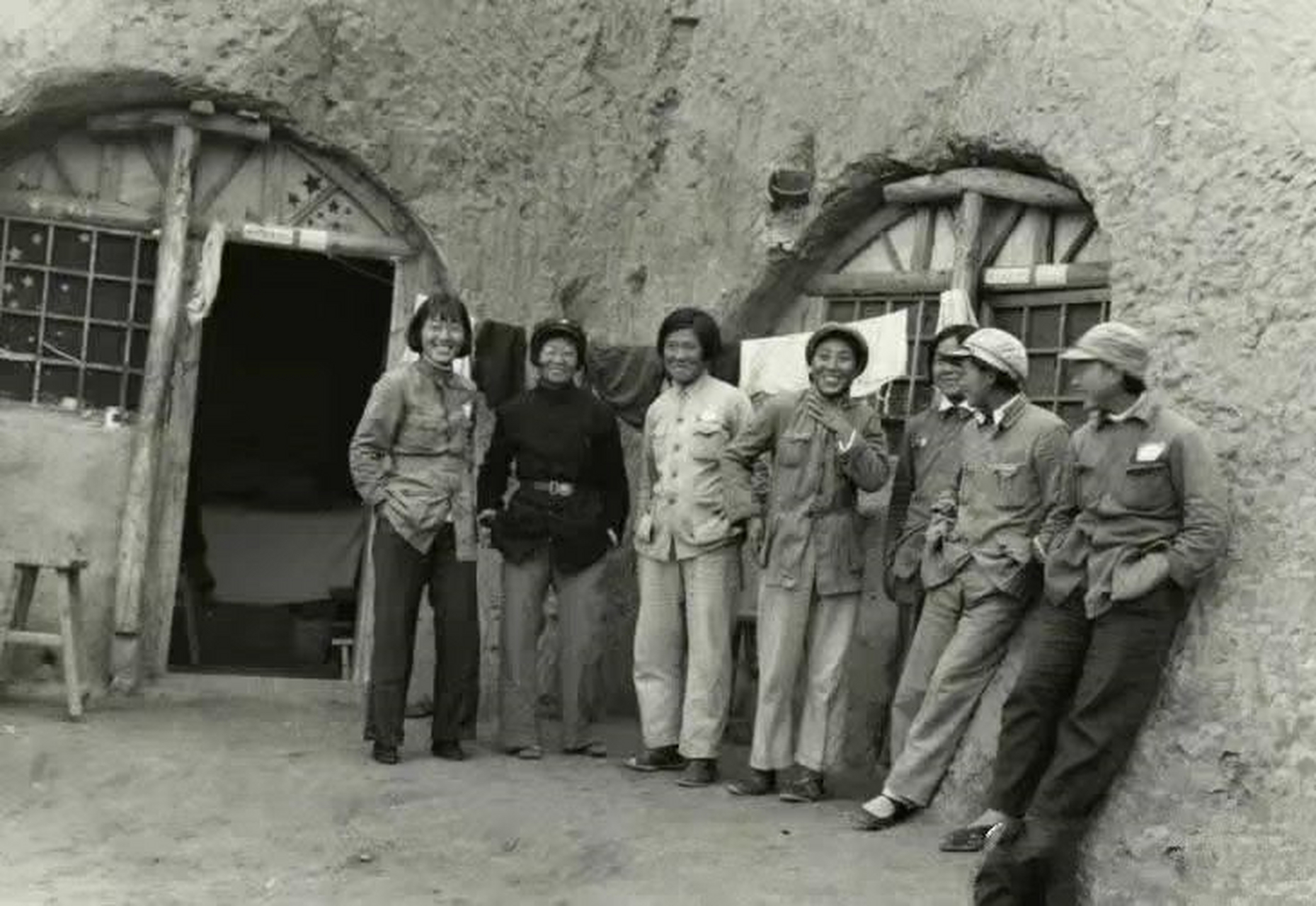 这是延安抗大的一张老照片,拍摄于1938年,从照