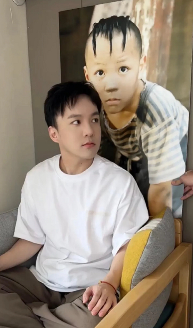 3月29日《三毛流浪记》中三毛扮演者孟智超近照,36岁仍是童颜,感叹