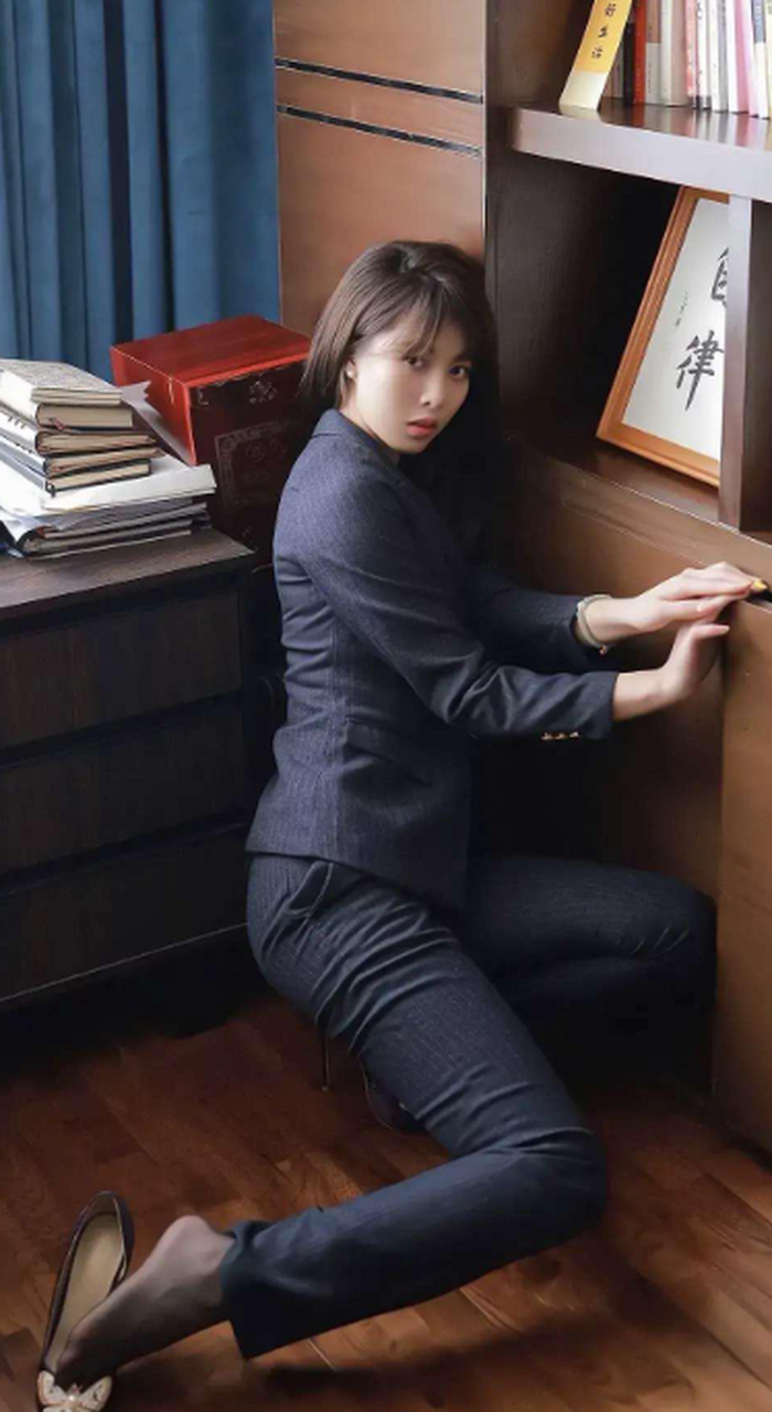 职业装裤里丝,穿出女强人风格