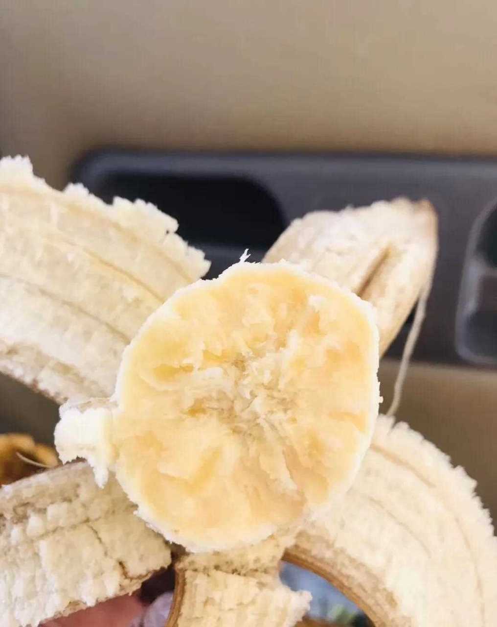 漳州特产红香蕉,红皮香蕉3年才结一次果,味道非常非常好吃,香醇软糯