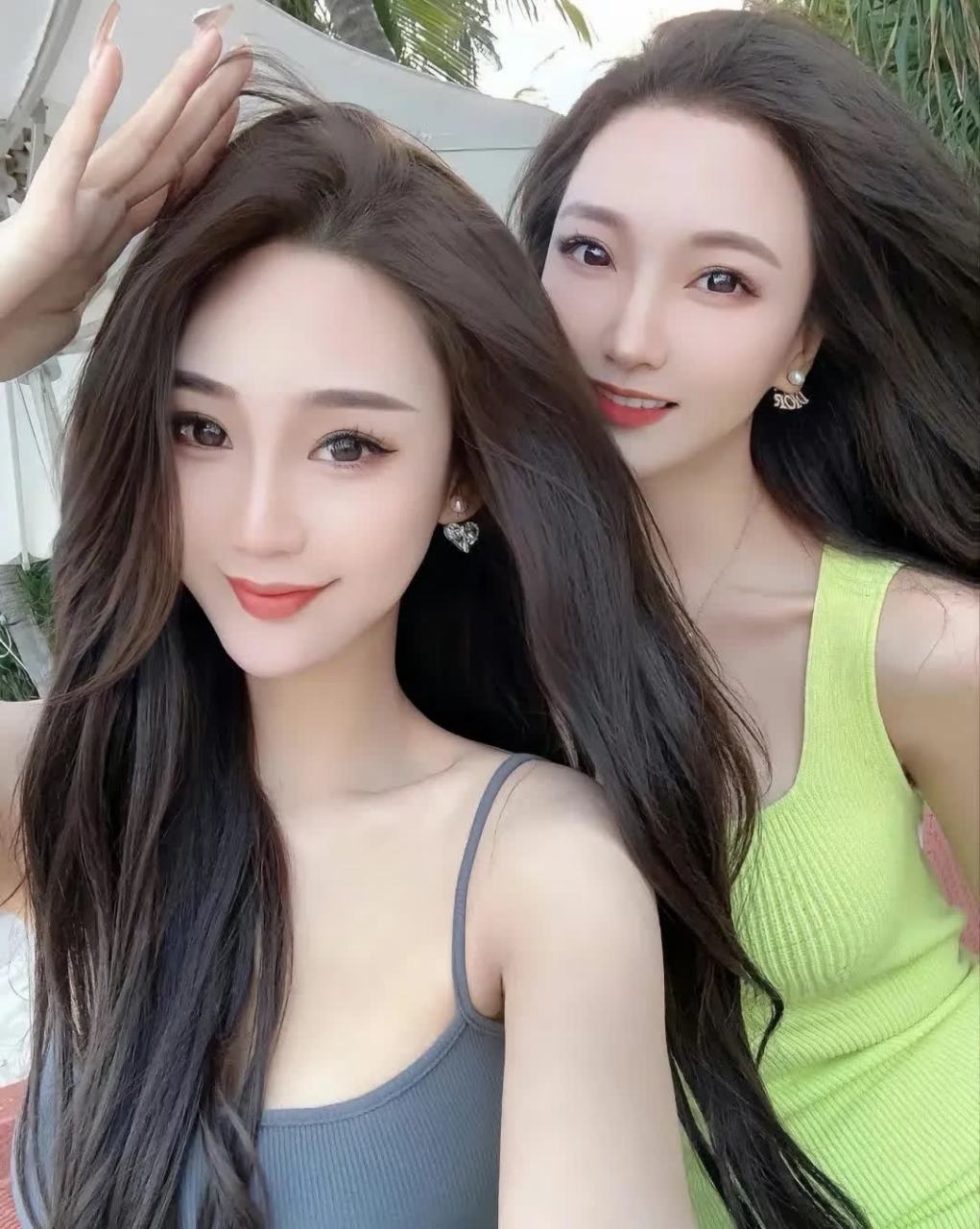 这是我见过的最漂亮的双胞胎姐妹!