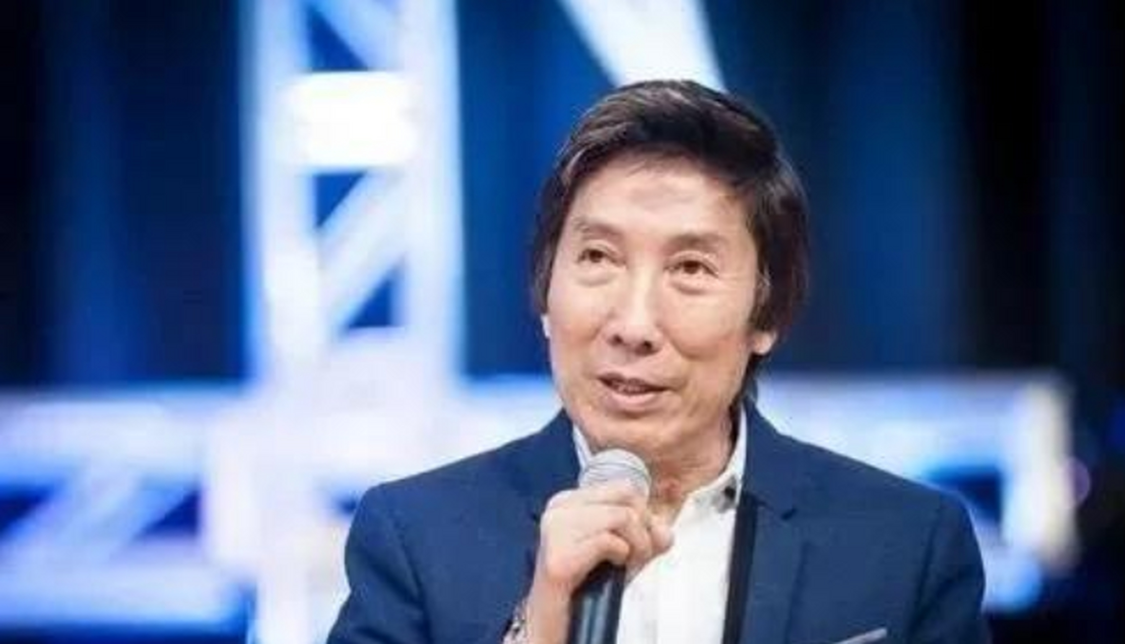 大佬洪汉义说:"我有四个太太,七八个女朋友,说出来你们都认识,是香港