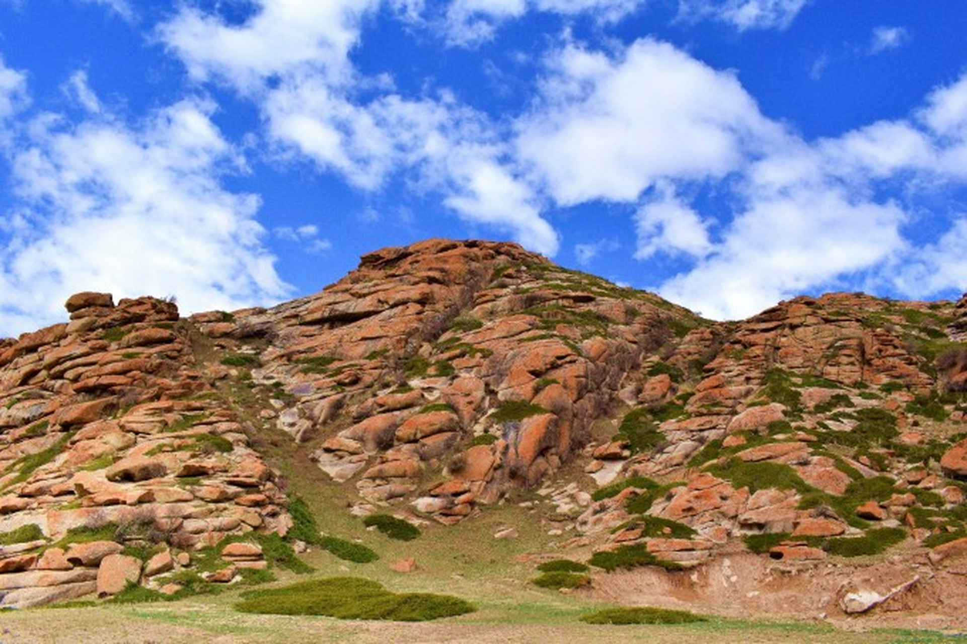 在新疆哈密市伊吾县玩了两天,朋友说带去看一个新疆最为特殊的景区