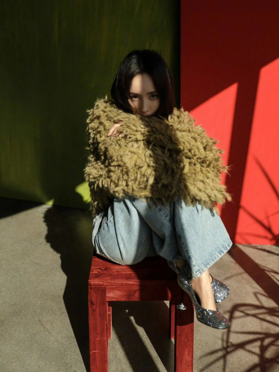 杨幂机场私服穿搭  杨幂今日现身北京机场,身穿loewe 2024 resort的