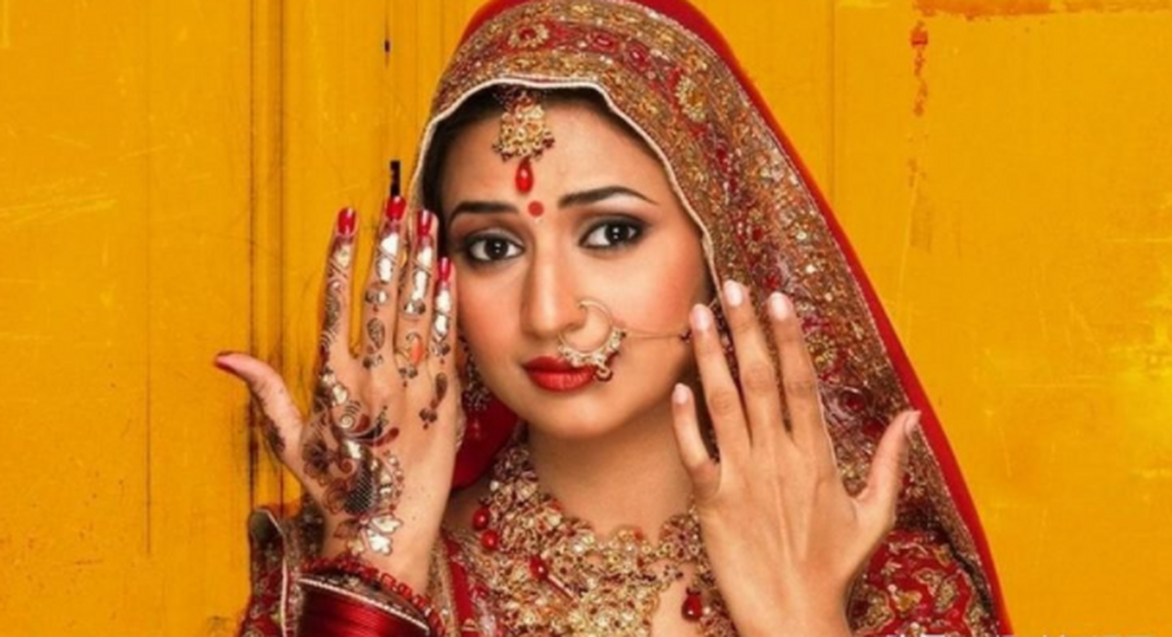 印度妇女额头上的红点被叫做吉祥痣,这颗痣代表着她们是已婚状态,也