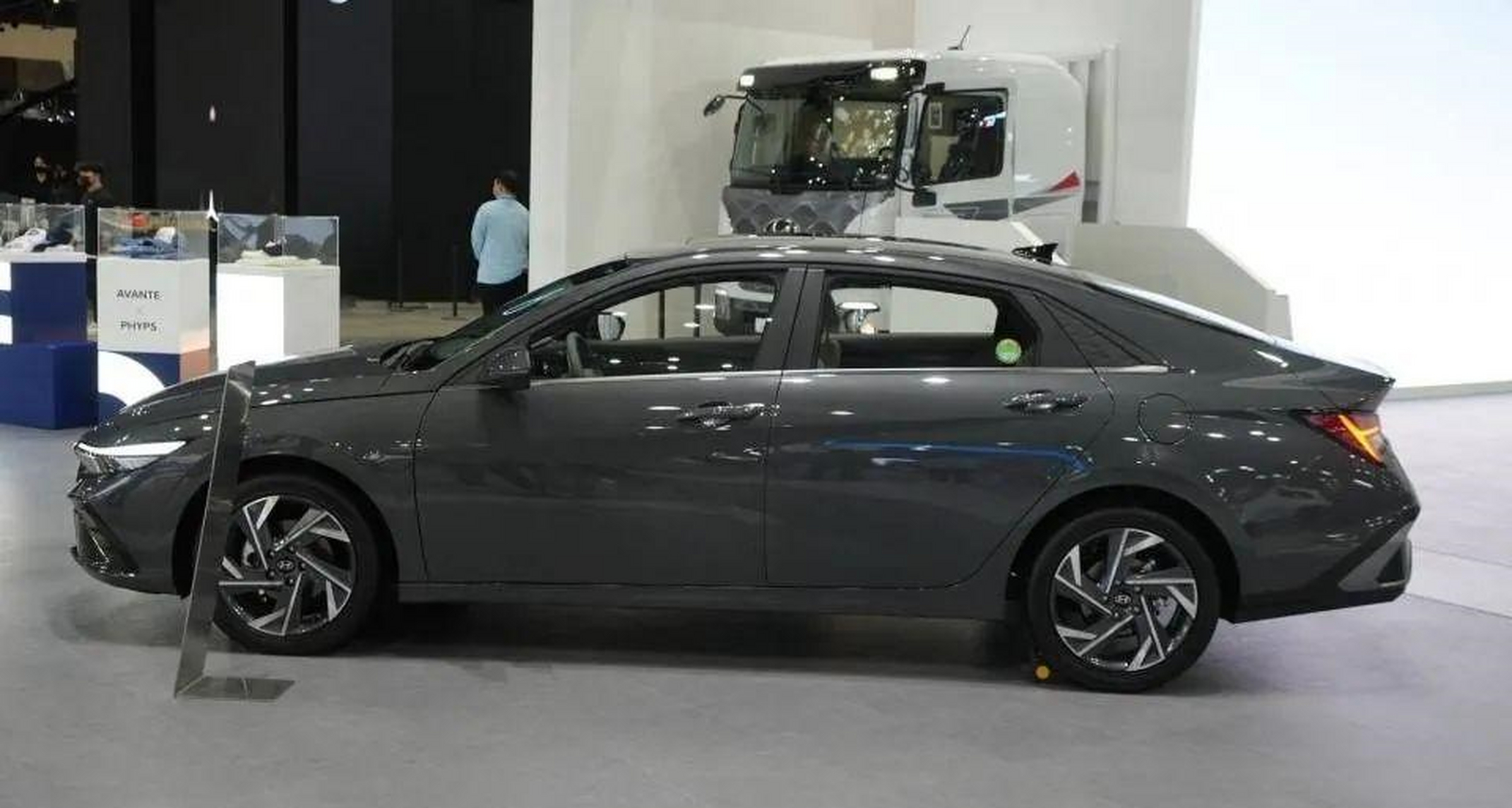 近日,车市君获悉,现代新款avante(国内伊兰特)在2023首尔车展上正式