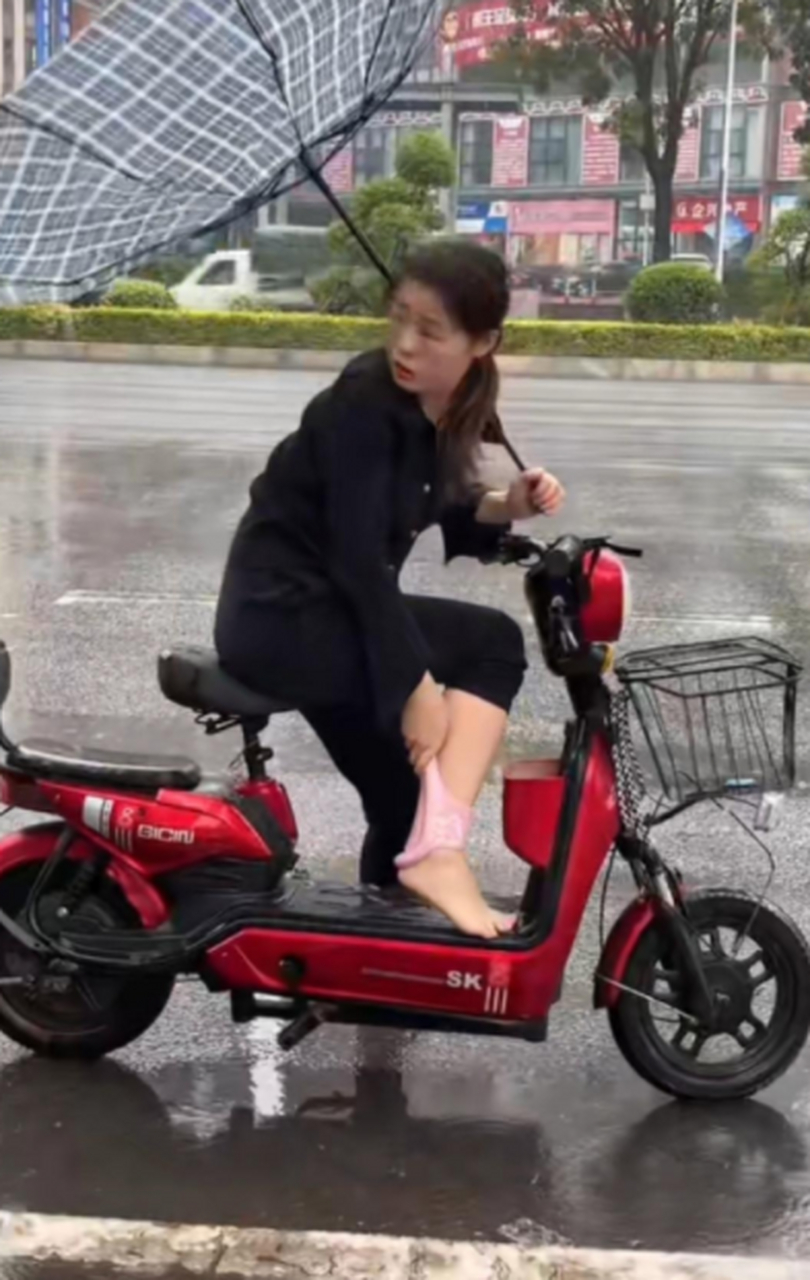 这个城市,又多了位,伤心的大姐!