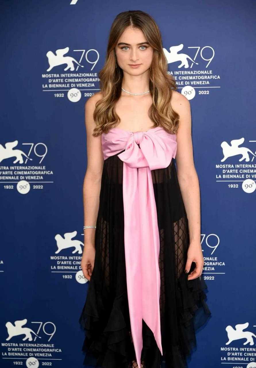 颜值不够,衣服来凑,长残了的拉菲·卡西迪,长成了方脸.